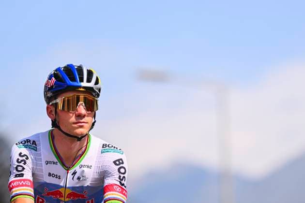 Tour de France 2026 Stage 20 ALPE D HUEZ, FRANCE - JULY 25 : Evenepoel Remco (BEL) of Red Bull BORA Hansgrohe before the start of the race during stage 20 of the 113rd edition of Tour de France an UCI World Tour 2.UWT cycling road race stage for Men Elite of 171 km with start in Le Bourg d Oissans and finish in Alpe d Huez on July 25, 2026 in Alpe d Huez, France, 25 07 2026 Alpe d Huez France  Copyright: xGvgx
