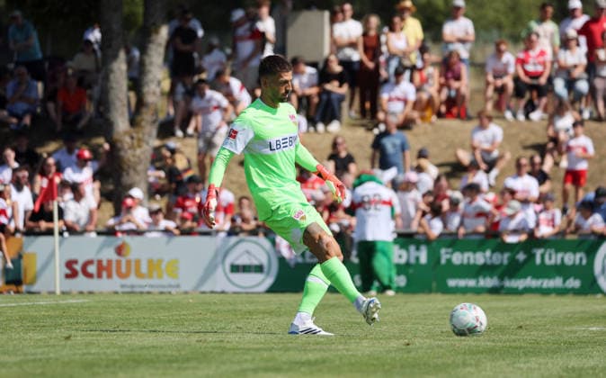 25.07.26 FSV Hollenbach - VfB Stuttgart Deutschland, Hollenbach, 25.07.2026, Fussball, Bundesliga, Saison 2026 2027, Testspiel, FSV Hollenbach - VfB Stuttgart: Fabian Bredlow (VfB Stuttgart). *** July 25, 2026 FSV Hollenbach vs. VfB Stuttgart Germany, Hollenbach, July 25, 2026, Soccer, Bundesliga, 2026–2027 Season, Friendly Match, FSV Hollenbach vs. VfB Stuttgart Fabian Bredlow VfB Stuttgart
