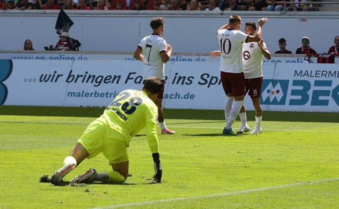 25.07.2026 xmgoodx Offenbach am Main, Plutos Stadion am Bieberer Berg - Jubiläumsspiel Kickers Offenbach (OFC) - Bayer 04 Leverkusen. Torjubel nach dem Tor von Keanu Staude (11, OFC) *** July 25, 2026 xmgoodx Offenbach am Main, Pluto Stadium at Bieberer Berg Anniversary Match: Kickers Offenbach vs. OFC Bayer 04 Leverkusen Celebration after Keanu Staude s goal in the 11th minute, OFC