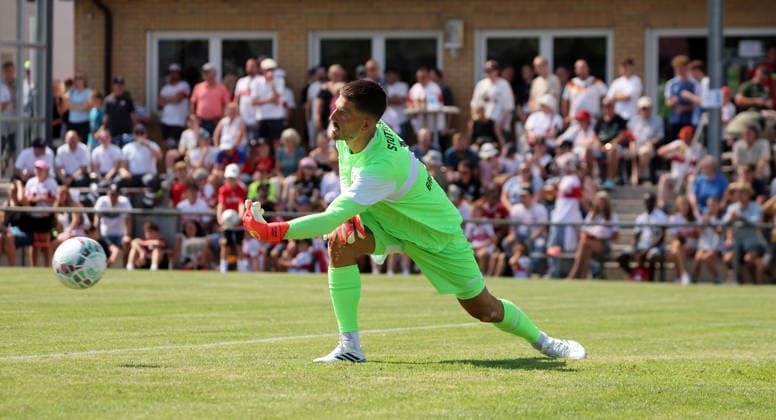 25.07.26 FSV Hollenbach - VfB Stuttgart Deutschland, Hollenbach, 25.07.2026, Fussball, Bundesliga, Saison 2026 2027, Testspiel, FSV Hollenbach - VfB Stuttgart: Fabian Bredlow (VfB Stuttgart). *** July 25, 2026 FSV Hollenbach vs. VfB Stuttgart Germany, Hollenbach, July 25, 2026, Soccer, Bundesliga, 2026–2027 Season, Friendly Match, FSV Hollenbach vs. VfB Stuttgart Fabian Bredlow VfB Stuttgart