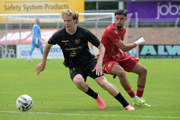 Louis Leberer (FC 08 Villingen, 17) im Zweikampf mit Reda Ouakil (Delay Sports Berlin, 70) FC 08 Villingen vs. Delay Sports Berlin , Fussball, Vorbereitung, Testspiel, Saison 2026 2027, 25.07.2026 FC 08 Villingen vs. Delay Sports Berlin , Fussball, Vorbereitung, Testspiel, Saison 2026 2027, 25.07.2026 Villingen *** Louis Leberer (FC 08 Villingen), 17, in a tackle with Reda Ouakil (Delay Sports Berlin), 70 FC 08 Villingen vs. Delay Sports Berlin, soccer, preseason, friendly, 2026–2027 season, July 25, 2026, FC 08 Villingen vs. Delay Sports Berlin, soccer, preseason, friendly match, 2026–2027 season, July 25, 2026, Villingen Copyright: xEibner-Pressefotox EP_TBR