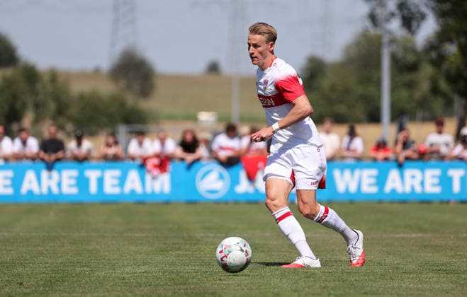25.07.2026, Deutschland, Hollenbach, Fußball Bundesliga, Saison 2026 2027, Testspiel, Freundschaftsspiel, JAKO-Testspiel, FSV Hollenbach vs. VfB Stuttgart, Chris Führich (VfB) *** July 25, 2026, Germany, Hollenbach, Bundesliga, 2026–2027 season, exhibition match, friendly match, JAKO exhibition match, FSV Hollenbach vs. VfB Stuttgart, Chris Führich (VfB)