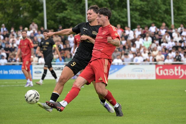 Fabian Dietrich (Delay Sports Berlin, 09) im Zweikampf mit Dominik Emminger (FC 08 Villingen, 09) FC 08 Villingen vs. Delay Sports Berlin , Fussball, Vorbereitung, Testspiel, Saison 2026 2027, 25.07.2026 FC 08 Villingen vs. Delay Sports Berlin , Fussball, Vorbereitung, Testspiel, Saison 2026 2027, 25.07.2026 Villingen *** Fabian Dietrich (Delay Sports Berlin, No. 9) in a one-on-one with Dominik Emminger (FC 08 Villingen, No. 9) FC 08 Villingen vs. Delay Sports Berlin, Soccer, Preseason, Friendly, 2026–2027 Season, July 25, 2026, FC 08 Villingen vs. Delay Sports Berlin, soccer, preseason, friendly, 2026–2027 season, July 25, 2026, Villingen Copyright: xEibner-Pressefotox EP_TBR