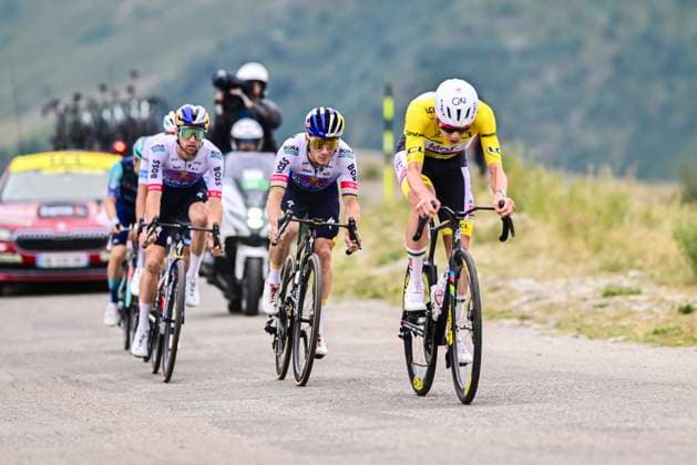 Tour de France 2026 Stage 20 ALPE D HUEZ, FRANCE - JULY 25 : Pogacar Tadej (SLO) of UAE Team Emirates XRG, Evenepoel Remco (BEL) of Red Bull BORA Hansgrohe during stage 20 of the 113rd edition of Tour de France an UCI World Tour 2.UWT cycling road race stage for Men Elite of 171 km with start in Le Bourg d Oissans and finish in Alpe d Huez on July 25, 2026 in Alpe d Huez, France, 25 07 2026 Alpe d Huez France  Copyright: xPeterxDexVoechtx