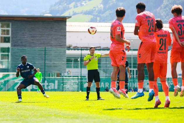 SOCCER - Bremen vs Bochum, test match ZELL AM ZILLER,AUSTRIA,25.JUL.26 - SOCCER - 1. DFL, 1. Deutsche Bundesliga, 2. DFL, 2. Deutsche Bundesliga, SV Werder Bremen vs VfL Bochum, test match. Image shows a VfL Bochum player in possession during the friendly match.  GEPAxpictures xOleskiixMarusyk