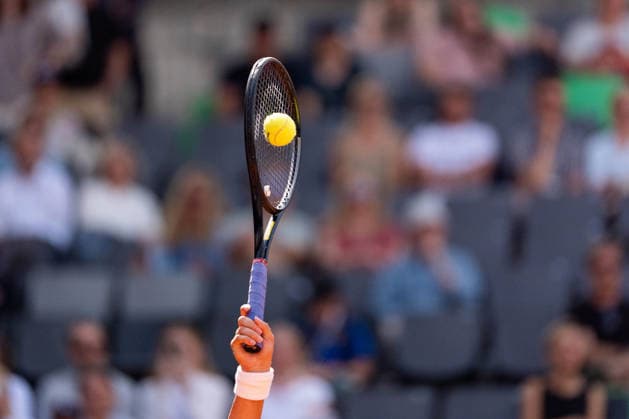 Elina Awanessjan (ARM) Aufschlag, Angabe, Service, Themenfoto, Themenbild, Symbolfoto, Symbolbild,Stockfoto, Schlaeger trifft Ball, GER, Elina Awanessjan vs Anna Bondar, Tennis, MSC Hamburg Ladies Open WTA, Tennis Damen 250, Halbfinale, 25.07.2026 GER, Elina Awanessjan vs Anna Bondar, Tennis, MSC Hamburg Ladies Open WTA 250, Halbfinale, 25.07.2026 Hamburg *** Elina Awanessjan ARM Serve, Serve, Service, Thematic photo, Thematic image, Symbolic photo, Symbolic image, Stock photo, Racket hits ball, GER, Elina Awanessjan vs. Anna Bondar, Tennis, MSC Hamburg Ladies Open WTA 250, Semifinals, July 25, 2026, GER, Elina Awanessjan vs. Anna Bondar, Tennis, MSC Hamburg Ladies Open WTA 250, Semifinals, July 25, 2026, Hamburg Copyright: xEibner-Pressefoto MaxxVincenx EP_MVN