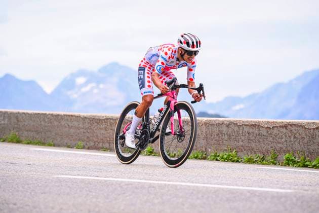 Tour de France 2026 Stage 20 ALPE D HUEZ, FRANCE - JULY 25 : Carapaz Richard (ECU) of EF Education EasyPost in action during stage 20 of the 113rd edition of Tour de France an UCI World Tour 2.UWT cycling road race stage for Men Elite of 171 km with start in Le Bourg d Oissans and finish in Alpe d Huez on July 25, 2026 in Alpe d Huez, France, 25 07 2026 Alpe d Huez France  Copyright: xGvgx
