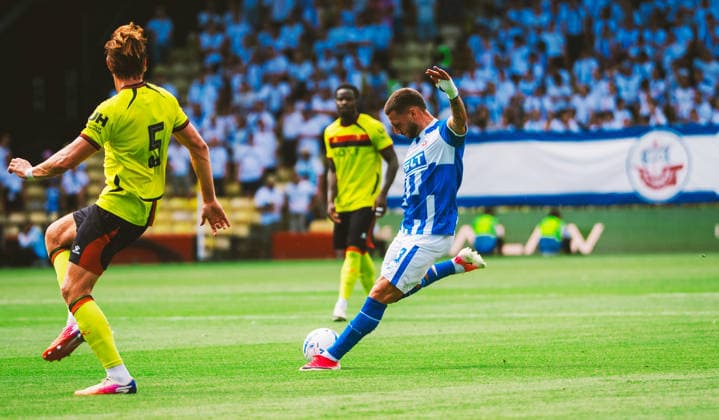 FC Watford-FC Hansa Rostock Watford 25,07.2026 Fußball, Testspiel FC Watford-FC Hansa Rostock Leon Dajuku FC Hansa Rostock gegen Hector Kyprianou FC Watford Watford Stadion England England *** FC Watford vs. FC Hansa Rostock Watford, July 25, 2026 Soccer, Friendly Match FC Watford vs. FC Hansa Rostock Leon Dajuku (FC Hansa Rostock) vs. Hector Kyprianou (FC Watford) Watford Stadium, England, England