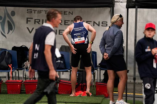 Norgesmesterskapet for friidrett 2026 Trondheim 20260725. Vebjorn Hovdejord fra Skarphedin IL matte bryte under ovelsen 10.000m menn under NM i friidrett pa Trondheim Stadion lordag. Foto: Beate Oma Dahle NTB Trondheim Norge EDITORIAL USE ONLY. RESTRICTED USE FOR BETTING COMPANIES Ref:_SPOVex5nOIPS9s.jpg *** 2026 Norwegian Track and Field Championships, Trondheim, July 25, 2026: Vebjorn Hovdejord of Skarphedin IL had to drop out during the men’s 10,000-meter race at the Norwegian Track and Field Championships at Trondheim Stadium on Saturday. Photo: Beate Oma Dahle, NTB, Trondheim, Norway. EDITORIAL USE ONLY. RESTRICTED USE FOR BETTING COMPANIES  Copyright: xBeatexOmaxDahlex xNTBx