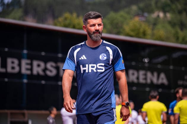25.07.2026, Fussball, Saison 2026 2027, Vorbereitung, Testspiel: Fagiano Okayama - FC Schalke 04, Trainer Miron Muslic (FC Schalke 04) xRHR-FOTO YYx *** July 25, 2026, Soccer, 2026–2027 Season, Preseason, Friendly Match: Fagiano Okayama vs. FC Schalke 04, Coach Miron Muslic, FC Schalke 04 xRHR PHOTO YYx Copyright: KROEGER RHR-FOTOx RHR-FOTO YY