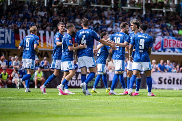 25.07.2026, Fussball, Saison 2026 2027, Vorbereitung, Testspiel: Fagiano Okayama - FC Schalke 04, Hasan Kurucay (FC Schalke 04) freut sich über das Tor zum 1:1, xRHR-FOTO YYx *** July 25, 2026, Soccer, 2026–2027 Season, Preseason, Friendly Match: Fagiano Okayama vs. FC Schalke 04, Hasan Kurucay celebrates FC Schalke 04 s goal to tie the game at 1–1, xRHR PHOTO YYx Copyright: KROEGER RHR-FOTOx RHR-FOTO YY