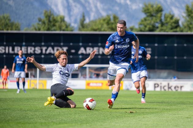 25.07.2026, Fussball, Saison 2026 2027, Vorbereitung, Testspiel: Fagiano Okayama - FC Schalke 04, Masaya Matsumoto (Fagiano Okayama), Robin Gosens (FC Schalke 04) xRHR-FOTO YYx *** July 25, 2026, Soccer, 2026–2027 Season, Preseason, Friendly Match: Fagiano Okayama vs. FC Schalke 04, Masaya Matsumoto (Fagiano Okayama), Robin Gosens (FC Schalke 04) xRHR PHOTO YYx Copyright: KROEGER RHR-FOTOx RHR-FOTO YY