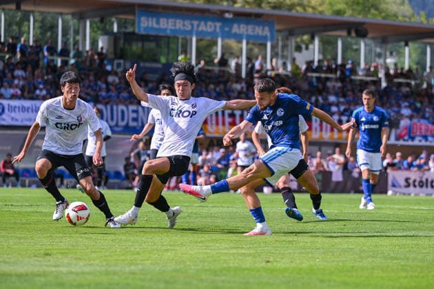 25.07.2026, Fussball, Saison 2026 2027, Vorbereitung, Testspiel: Fagiano Okayama - FC Schalke 04, Adil Aouchiche (FC Schalke 04) xRHR-FOTO YYx *** July 25, 2026, Soccer, 2026–2027 Season, Preseason, Friendly Match: Fagiano Okayama vs. FC Schalke 04, Adil Aouchiche, FC Schalke 04 xRHR PHOTO YYx Copyright: KROEGER RHR-FOTOx RHR-FOTO YY
