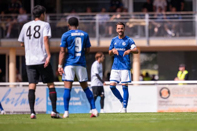 25.07.2026, Fussball, Saison 2026 2027, Vorbereitung, Testspiel: Fagiano Okayama - FC Schalke 04, Moussa Sylla (FC Schalke 04), Kenan Karaman (FC Schalke 04) xRHR-FOTO YYx *** July 25, 2026, Soccer, 2026–2027 Season, Preseason, Friendly Match: Fagiano Okayama vs. FC Schalke 04, Moussa Sylla (FC Schalke 04), Kenan Karaman (FC Schalke 04) xRHR PHOTO YYx Copyright: KROEGER RHR-FOTOx RHR-FOTO YY