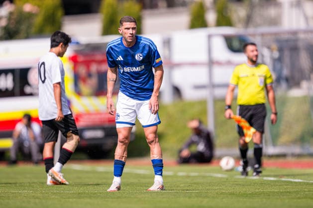 25.07.2026, Fussball, Saison 2026 2027, Vorbereitung, Testspiel: Fagiano Okayama - FC Schalke 04, Robin Gosens (FC Schalke 04) xRHR-FOTO YYx *** July 25, 2026, Soccer, 2026–2027 Season, Preseason, Friendly Match: Fagiano Okayama vs. FC Schalke 04, Robin Gosens, FC Schalke 04 xRHR PHOTO YYx Copyright: KROEGER RHR-FOTOx RHR-FOTO YY