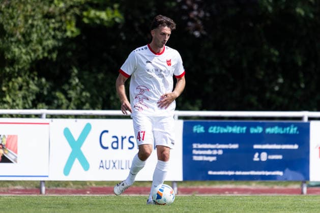 Elton SELIMI (SV Fellbach, 47) am Ball SV Fellbach vs. 1. Goeppinger SV, Fussball, WFV-Pokal, 1. Runde, Spielzeit 2026 2027, 25.07.2026, SV Fellbach vs. 1. Goeppinger SV, Fussball, WFV-Pokal, 1. Runde, Spielzeit 2026 2027, 25.07.2026, Fellbach *** Elton SELIMI SV Fellbach, 47 on the ball SV Fellbach vs. 1 Goeppinger SV, Soccer, WFV Cup, 1st Round, 2026–2027 Season, July 25, 2026, SV Fellbach vs. 1 Goeppinger SV, Soccer, WFV Cup, 1st Round, 2026–2027 Season, July 25, 2026, Fellbach Copyright: xEibnerxPressefoto OliverxSchmidtx EP_OST