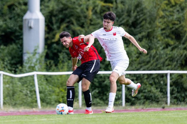 Maximilian ZIESCHE (1. Goeppinger SV, 22) im Zweikampf gegen Niklas LORAING (SV Fellbach, 33) SV Fellbach vs. 1. Goeppinger SV, Fussball, WFV-Pokal, 1. Runde, Spielzeit 2026 2027, 25.07.2026, SV Fellbach vs. 1. Goeppinger SV, Fussball, WFV-Pokal, 1. Runde, Spielzeit 2026 2027, 25.07.2026, Fellbach *** Maximilian ZIESCHE 1 Goeppinger SV, 22 in a tackle against Niklas LORAING SV Fellbach, 33 SV Fellbach vs. 1 Goeppinger SV, Soccer, WFV Cup, 1st Round, 2026–2027 Season, July 25, 2026, SV Fellbach vs. 1 Goeppinger SV, Soccer, WFV Cup, 1st Round, 2026–2027 Season, July 25, 2026, Fellbach Copyright: xEibnerxPressefoto OliverxSchmidtx EP_OST