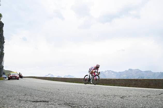 Tour de France 2026 Stage 20 ALPE D HUEZ, FRANCE - JULY 25 : Carapaz Richard (ECU) of EF Education EasyPost in action during stage 20 of the 113rd edition of Tour de France an UCI World Tour 2.UWT cycling road race stage for Men Elite of 171 km with start in Le Bourg d Oissans and finish in Alpe d Huez on July 25, 2026 in Alpe d Huez, France, 25 07 2026 Alpe d Huez France  Copyright: xGvgx