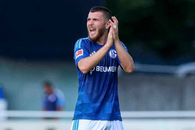 Hasan Kurucay (FC Schalke 04) jubelt, Friendly match, FC Schalke 04 v Fagiano Okayama, Silberstadtarena am 25. July 2026 in Schwaz, Österreich. (Foto von Marco Steinbrenner DeFodi Images) Hasan Kurucay (FC Schalke 04) cheers, Friendly match, FC Schalke 04 v Fagiano Okayama, Silberstadt Arena, July 25, 2026 in Schwaz, Austria. (Photo by Marco Steinbrenner DeFodi Images) - *** Hasan Kurucay, FC Schalke 04, celebrates; Friendly match, FC Schalke 04 vs. Fagiano Okayama, Silberstadt Arena, July 25, 2026, in Schwaz, Austria. Photo by Marco Steinbrenner, DeFodi Images. Hasan Kurucay, FC Schalke 04, cheers; Friendly match, FC Schalke 04 vs. Fagiano Okayama, Silberstadt Arena, July 25, 2026, in Schwaz, Austria. Photo by Marco Steinbrenner, DeFodi Images