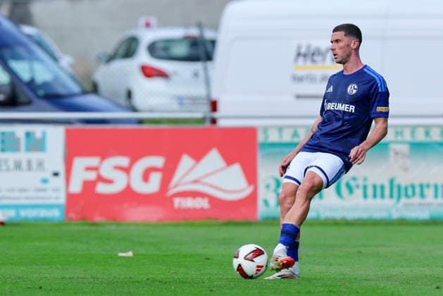 Robin Gosens (FC Schalke 04) kontrolliert den Ball, Friendly match, FC Schalke 04 v Fagiano Okayama, Silberstadtarena am 25. July 2026 in Schwaz, Österreich. (Foto von Marco Steinbrenner DeFodi Images) Robin Gosens (FC Schalke 04) controls the ball, Friendly match, FC Schalke 04 v Fagiano Okayama, Silberstadt Arena, July 25, 2026 in Schwaz, Austria. (Photo by Marco Steinbrenner DeFodi Images) - *** Robin Gosens of FC Schalke 04 controls the ball, Friendly match, FC Schalke 04 vs. Fagiano Okayama, Silberstadt Arena on July 25, 2026, in Schwaz, Austria Photo by Marco Steinbrenner DeFodi Images Robin Gosens of FC Schalke 04 controls the ball, Friendly match, FC Schalke 04 vs. Fagiano Okayama, Silberstadt Arena, July 25, 2026, in Schwaz, Austria Photo by Marco Steinbrenner DeFodi Images