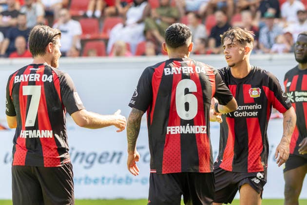 Testspiel: Kickers Offenbach - Bayer Leverkusen, 25.07.2026 Afonso Moreira (Bayer 04 Leverkusen 9) erzielte das Tor den Treffer zum 1:3 & Ezequiel Fernandez (Bayer 04 Leverkusen 6) & Jonas Hofmann (Bayer 04 Leverkusen 7), Kickers Offenbach - Bayer Leverkusen, Offenbach, Plutos Stadion am Bieberer Berg, 25.7.2026 *** Friendly Match: Kickers Offenbach vs. Bayer Leverkusen, July 25, 2026 Afonso Moreira (Bayer 04 Leverkusen) 9 scored the goal to make it 1–3 Ezequiel Fernandez (Bayer 04 Leverkusen) 6 Jonas Hofmann (Bayer 04 Leverkusen) 7, Kickers Offenbach vs. Bayer Leverkusen, Offenbach, Plutos Stadium at Bieberer Berg, July 25, 2026 Copyright: xBEAUTIFULxSPORTS Gawlikx