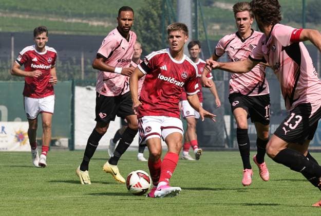25.07.2026 - Fussball - Saison 2026 2027 - Testspiel Freundschaftsspiel Vorbereitungsspiel: 1. FC Nürnberg Nuernberg FCN ( Club ) - Palermo FC - Sportfoto Zink DaMa - xdaxmax - Finn Becker (22, 1. FC Nürnberg FCN ) spielt Ball *** July 25, 2026 Soccer Season 2026–2027 Exhibition Match Friendly Match Preseason Match 1. FC Nürnberg Nuremberg FCN Club Palermo FC Sports Photo Zink DaMa xdaxmax Finn Becker 22, 1. FC Nürnberg FCN plays soccer
