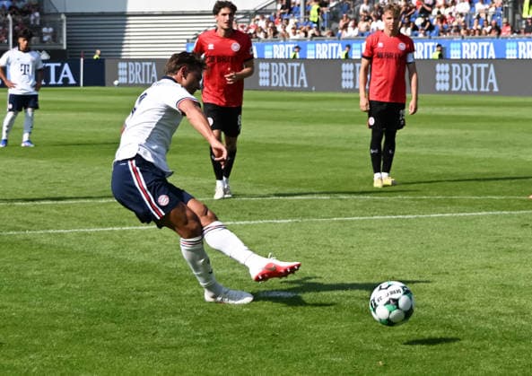 25.07.2026, xsltx, Fussball Testspiel, SV Wehen Wiesbaden - FC Bayern München v.l. Tom Bischof (FC Bayern München) trifft per Strafstoß zum 1:1 für Bayern München (DFL DFB REGULATIONS PROHIBIT ANY USE OF PHOTOGRAPHS as IMAGE SEQUENCES and or QUASI-VIDEO) *** July 25, 2026, xsltx, soccer friendly match, SV Wehen Wiesbaden vs. FC Bayern Munich, Tom Bischof, FC Bayern Munich scores on a penalty kick to tie the game 1–1 for FC Bayern Munich. DFL and DFB regulations prohibit any use of photographs as image sequences and or quasi-video.
