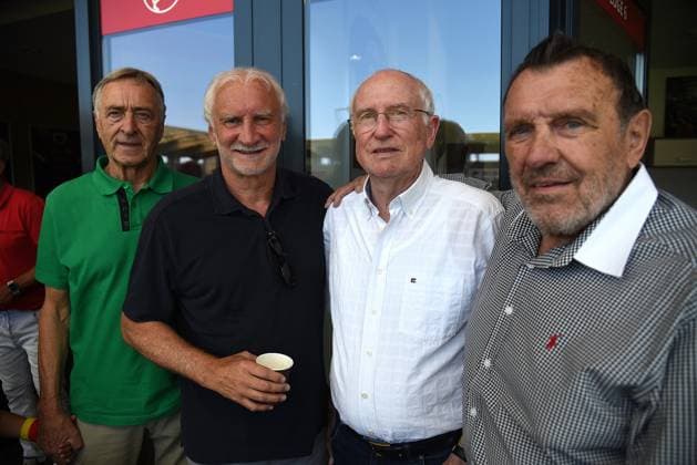 25.07.2026 xhpx Offenbach am Main, Plutos Stadion am Bieberer Berg - Jubiläumsspiel Kickers Offenbach (OFC) - Bayer 04 Leverkusen. Ex-OFC Torhüter Karl-Heinz Volz, Rudolf Rudi Völler,, OFC-Pokalsieger Egon Schmitt , Ex-OFC-Spieler Niko Semlitsch *** July 25, 2026 xhpx Offenbach am Main, Pluto Stadium at Bieberer Berg Anniversary Match: Kickers Offenbach vs. OFC Bayer 04 Leverkusen Former OFC goalkeeper Karl Heinz Volz, Rudolf Rudi Völler, OFC Cup winner Egon Schmitt, former OFC player Niko Semlitsch