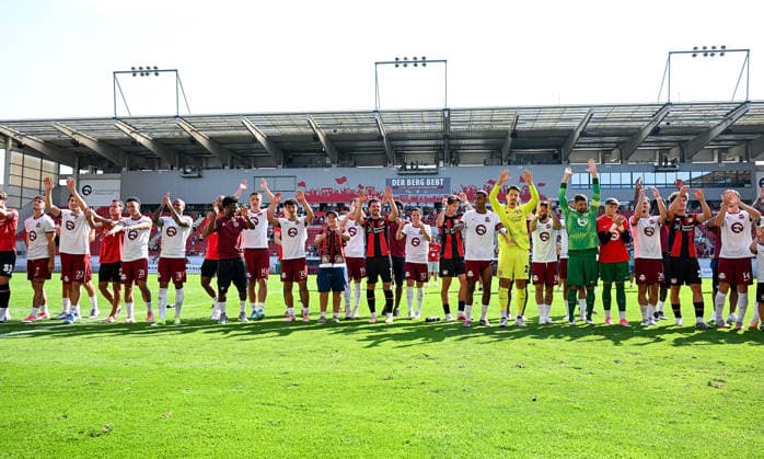 25.07.2026, xpsx, Fussball Testspiel, Kickers Offenbach - Bayer 04 Leverkusen v.l. OFC und Leverkusen Spieler gemeinsam vor dem block (DFL DFB REGULATIONS PROHIBIT ANY USE OF PHOTOGRAPHS as IMAGE SEQUENCES and or QUASI-VIDEO) emspor Offenbach *** July 25, 2026, xpsx, soccer exhibition match, Kickers Offenbach vs. Bayer 04 Leverkusen, OFC and Leverkusen players together in front of Block DFL DFB REGULATIONS PROHIBIT ANY USE OF PHOTOGRAPHS as IMAGE SEQUENCES and or QUASI-VIDEO emspor Offenbach