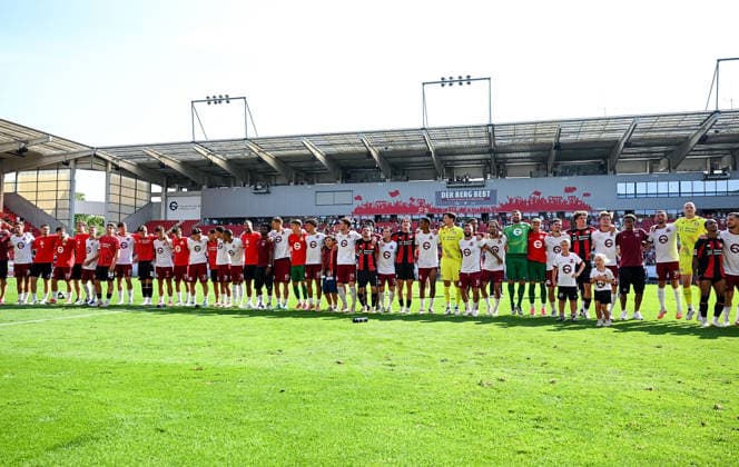 25.07.2026, xpsx, Fussball Testspiel, Kickers Offenbach - Bayer 04 Leverkusen v.l. OFC und Leverkusen Spieler gemeinsam vor dem block (DFL DFB REGULATIONS PROHIBIT ANY USE OF PHOTOGRAPHS as IMAGE SEQUENCES and or QUASI-VIDEO) emspor Offenbach *** July 25, 2026, xpsx, soccer exhibition match, Kickers Offenbach vs. Bayer 04 Leverkusen, OFC and Leverkusen players together in front of Block DFL DFB REGULATIONS PROHIBIT ANY USE OF PHOTOGRAPHS as IMAGE SEQUENCES and or QUASI-VIDEO emspor Offenbach