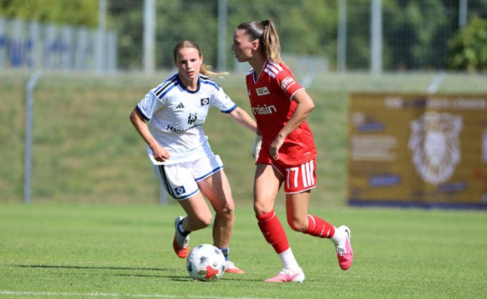 Jonna Wrede, Jill Janssens am Ball Zweikampf Spielszene Aktion Fußball Fussball Testspiel Bundesliga Damen Frauen Saison 2026 2027 25.07.2026 1.FC Union Berlin vs. Hamburger SV HSV DFL regulations prohibit any use of photographs as image sequences and or quasi-video *** Jonna Wrede, Jill Janssens on the ball, tackle, game scene, action, sports, soccer, women s soccer, friendly match, Bundesliga, women s season 2026–2027, July 25, 2026, 1. FC Union Berlin vs. Hamburger SV (HSV). DFL regulations prohibit any use of photographs as image sequences and or quasi-video.