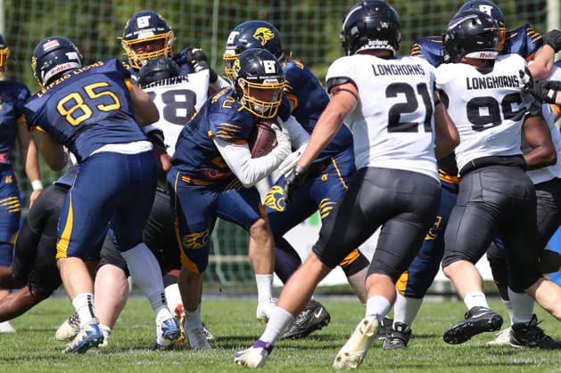 GFL2: Leipzig Lions vs. Langenfeld Longhorns, 25.07.2026 Luca Brinner ( 27, RB, Leipzig Lions) in Ballbesitz. German Football League 2 Gruppe Nord, Saison 2026: Leipzig Lions vs. Langenfeld Longhorns am 25.07.2026 im Sportpark Camillo Ugi, Markkleeberg. *** GFL2 Leipzig Lions vs. Langenfeld Longhorns, July 25, 2026 Luca Brinner 27, RB, Leipzig Lions in possession German Football League 2 North Division, 2026 season Leipzig Lions vs. Langenfeld Longhorns on July 25, 2026, at Sportpark Camillo Ugi, Markkleeberg Copyright: xBEAUTIFULxSPORTS JanxKaeferx