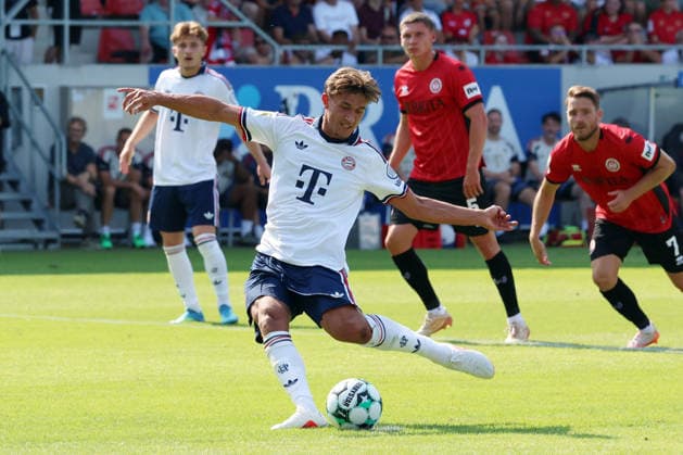 25.07.2026, xrekx, Fussball Testspiel, SV Wehen Wiesbaden - FC Bayern München v.l. Tom Bischof (FC Bayern Muenchen) erzielt das Tor, Treffer, scores the goal zum 1:1 per Elfmeter Strafstoss (DFL DFB REGULATIONS PROHIBIT ANY USE OF PHOTOGRAPHS as IMAGE SEQUENCES and or QUASI-VIDEO) Wiesbaden *** July 25, 2026, xrekx, Soccer Friendly Match, SV Wehen Wiesbaden vs. FC Bayern Munich – Tom Bischof, FC Bayern Munich scores the goal, goal, scores the goal to make it 1–1 on a penalty kick. DFL and DFB regulations prohibit any use of photographs as image sequences and or quasi-video. Wiesbaden