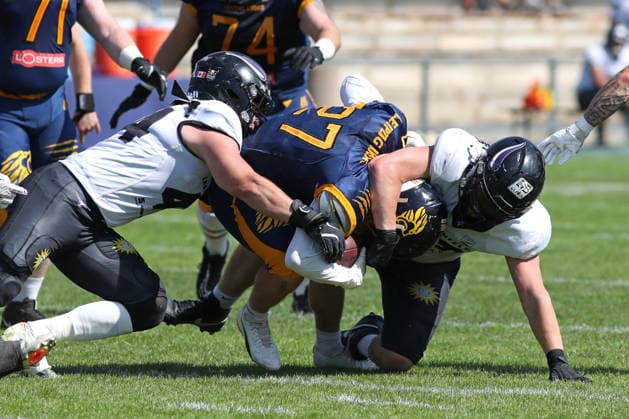 GFL2: Leipzig Lions vs. Langenfeld Longhorns, 25.07.2026 Luca Brinner ( 27, RB, Leipzig Lions) wird zu Boden gerungen. German Football League 2 Gruppe Nord, Saison 2026: Leipzig Lions vs. Langenfeld Longhorns am 25.07.2026 im Sportpark Camillo Ugi, Markkleeberg. *** GFL2 Leipzig Lions vs. Langenfeld Longhorns, July 25, 2026 Luca Brinner 27, RB, Leipzig Lions Are Taken Down German Football League 2 North Division, 2026 Season Leipzig Lions vs. Langenfeld Longhorns on July 25, 2026, at Sportpark Camillo Ugi, Markkleeberg Copyright: xBEAUTIFULxSPORTS JanxKaeferx
