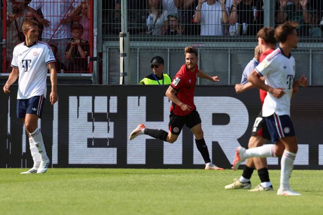 25.07.2026, xrekx, Fussball Testspiel, SV Wehen Wiesbaden - FC Bayern München v.l. Lukas Schleimer (SV Wehen Wiesbaden) erzielt das Tor, Treffer, scores the goal zum 2:1 (DFL DFB REGULATIONS PROHIBIT ANY USE OF PHOTOGRAPHS as IMAGE SEQUENCES and or QUASI-VIDEO) Wiesbaden *** July 25, 2026, xrekx, Soccer Friendly Match, SV Wehen Wiesbaden vs. FC Bayern Munich – Lukas Schleimer of SV Wehen Wiesbaden scores the goal, making the score 2–1. DFL and DFB regulations prohibit any use of photographs as image sequences and or quasi-video. Wiesbaden