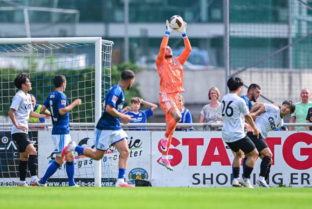 25.07.2026, Fussball, Saison 2026 2027, Vorbereitung, Testspiel: Fagiano Okayama - FC Schalke 04, Torwart Loris Karius (FC Schalke 04) xRHR-FOTO YYx *** July 25, 2026, Soccer, 2026–2027 Season, Preseason, Friendly Match: Fagiano Okayama vs. FC Schalke 04, Goalkeeper Loris Karius, FC Schalke 04 xRHR PHOTO YYx Copyright: KROEGER RHR-FOTOx RHR-FOTO YY