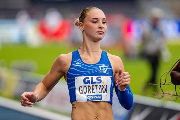 Wattenscheid, 25.07.2026, Leichathletik, Deutsche Meisterschaften, Frauen, 100m Emma Goretzka (GER, LAC BERLIN) nachdem Zieleinlauf Bochum-Wattenscheid Lohrheidestadion NRW Germany *** Wattenscheid, July 25, 2026, Track and Field, German Championships, Women s 100m: Emma Goretzka (GER), LAC Berlin, after crossing the finish line at Lohrheidestadion in Bochum-Wattenscheid, North Rhine-Westphalia, Germany