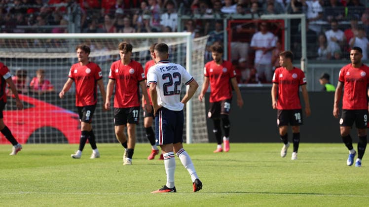 25.07.2026, xrekx, Fussball Testspiel, SV Wehen Wiesbaden - FC Bayern München v.l. Torjubel nach dem Tor zum celebrating the goal celebrate 2:1 durch Lukas Schleimer (SV Wehen Wiesbaden) Arijon Ibrahimovic (FC Bayern Muenchen) enttaeuscht, enttäuscht, schaut enttaeuscht, niedergeschlagen, disappointed (DFL DFB REGULATIONS PROHIBIT ANY USE OF PHOTOGRAPHS as IMAGE SEQUENCES and or QUASI-VIDEO) Wiesbaden *** July 25, 2026, xrekx, Soccer Friendly Match, SV Wehen Wiesbaden vs. FC Bayern Munich: Goal celebration after Lukas Schleimer scores the 2-1 goal for SV Wehen Wiesbaden; Arijon Ibrahimovic of FC Bayern Munich looks disappointed, dejected, looks disappointed, dejected, disappointed DFL DFB REGULATIONS PROHIBIT ANY USE OF PHOTOGRAPHS as IMAGE SEQUENCES and or QUASI-VIDEO Wiesbaden