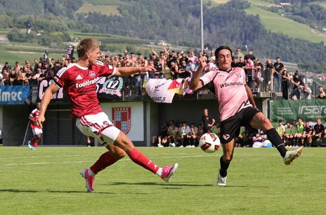 25.07.2026 - Fussball - Saison 2026 2027 - Testspiel Freundschaftsspiel Vorbereitungsspiel: 1. FC Nürnberg Nuernberg FCN ( Club ) - Palermo FC - Sportfoto Zink DaMa - xdaxmax - Finn Becker (22, 1. FC Nürnberg FCN ) mit Torschuss *** July 25, 2026 Soccer Season 2026–2027 Exhibition Match Friendly Match Preseason Match 1. FC Nürnberg Nuremberg FCN Club Palermo FC Sports Photo Zink DaMa xdaxmax Finn Becker 22, 1. FC Nürnberg FCN on a shot on goal