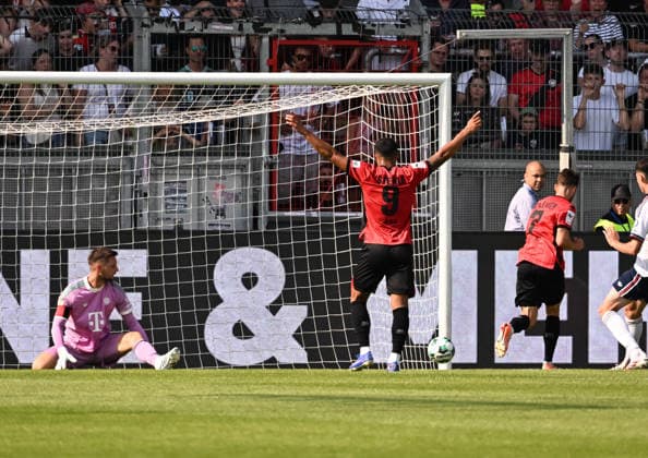 25.07.2026, xsltx, Fussball Testspiel, SV Wehen Wiesbaden - FC Bayern München v.l. Sven Ulreich (FC Bayern München) hat das Nahsehen gegen Lukas Schleimer (SV Wehen Wiesbaden re.), in der Mitte jubelt schon Simon Stehle (SV Wehen Wiesbaden) über den 2:1-Siegtreffer (DFL DFB REGULATIONS PROHIBIT ANY USE OF PHOTOGRAPHS as IMAGE SEQUENCES and or QUASI-VIDEO) *** July 25, 2026, xsltx, soccer friendly, SV Wehen Wiesbaden vs. FC Bayern Munich, with Sven Ulreich of FC Bayern Munich making a close-range save against Lukas Schleimer of SV Wehen Wiesbaden, in the middle, Simon Stehle of SV Wehen Wiesbaden is already celebrating the 2–1 winning goal. DFL and DFB regulations prohibit any use of photographs as image sequences and or quasi-video.