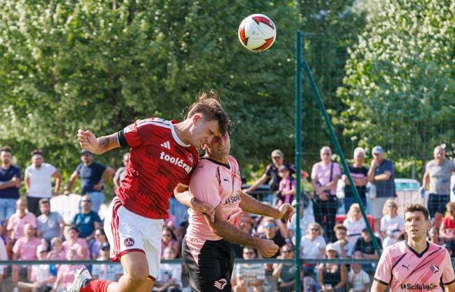 25.07.2026 - Fussball - Saison 2026 2027 - Testspiel Freundschaftsspiel Vorbereitungsspiel: 1. FC Nürnberg Nuernberg FCN ( Club ) - Palermo FC - Sportfoto Zink DaMa - xdaxmax - Javier Fernandez (8, 1. FC Nürnberg FCN ) im Kopfballduell mit Tommaso Augello 3, Palermo FC ) *** July 25, 2026 Soccer Season 2026–2027 Exhibition Match Friendly Match Preseason Match 1 FC Nürnberg Nuremberg FCN Club Palermo FC Sports Photo Zink DaMa xdaxmax Javier Fernandez 8, 1 FC Nürnberg (FCN) in a header duel with Tommaso Augello 3, Palermo FC