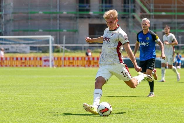 Hennes Behrens 16 FC Augsbburg), FC Augsburg vs. 1. FC Saarbruecken, Fussball, 1. Bundesliga, Testspiel, Saison 2026 27, 25.07.2026 Kaufbeuren Bayern Deutschland *** Hennes Behrens 16 FC Augsburg, FC Augsburg vs. 1 FC Saarbrücken, Soccer, Bundesliga 1, Friendly Match, 2026–27 Season, July 25, 2026, Kaufbeuren, Bavaria, Germany Copyright: xkolbert-press ChristianxKolbertx