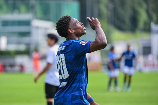 25.07.2026, Fussball, Saison 2026 2027, Vorbereitung, Testspiel: Fagiano Okayama - FC Schalke 04, Junior Adamu (FC Schalke 04) freut sich über das Tor zum 1:3, xRHR-FOTO YYx *** July 25, 2026, Soccer, 2026–2027 Season, Preseason, Friendly Match: Fagiano Okayama vs. FC Schalke 04, Junior Adamu of FC Schalke 04 celebrates his goal to make it 1–3, xRHR PHOTO YYx Copyright: KROEGER RHR-FOTOx RHR-FOTO YY