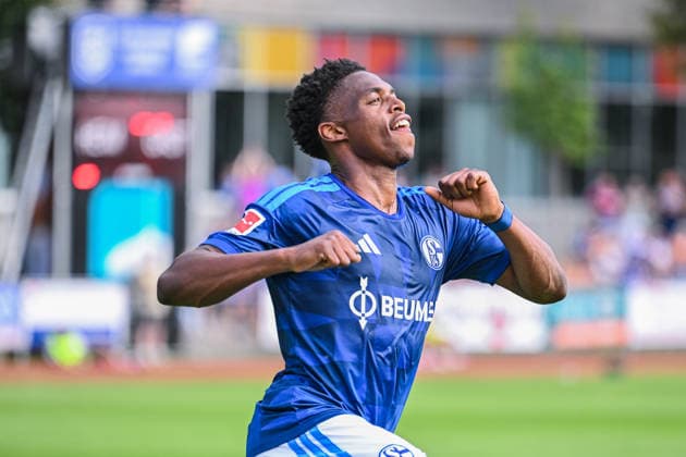 25.07.2026, Fussball, Saison 2026 2027, Vorbereitung, Testspiel: Fagiano Okayama - FC Schalke 04, Junior Adamu (FC Schalke 04) freut sich über das Tor zum 1:3, xRHR-FOTO YYx *** July 25, 2026, Soccer, 2026–2027 Season, Preseason, Friendly Match: Fagiano Okayama vs. FC Schalke 04, Junior Adamu of FC Schalke 04 celebrates his goal to make it 1–3, xRHR PHOTO YYx Copyright: KROEGER RHR-FOTOx RHR-FOTO YY