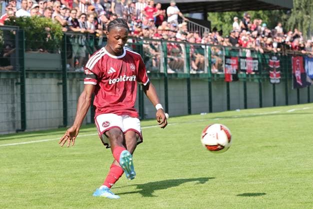 25.07.2026 - Fussball - Saison 2026 2027 - Testspiel Freundschaftsspiel Vorbereitungsspiel: 1. FC Nürnberg Nuernberg FCN ( Club ) - Palermo FC - Sportfoto Zink DaMa - xdaxmax - Mohamed Ali Zoma (23, 1. FC Nürnberg FCN ) flankt Flanke *** July 25, 2026 Soccer Season 2026–2027 Exhibition Match Friendly Match Preseason Match 1 FC Nürnberg Nuremberg FCN Club Palermo FC Sports Photo Zink DaMa xdaxmax Mohamed Ali Zoma 23, 1 FC Nuremberg FCN crosses Cross