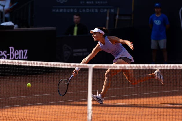 Elina Awanessjan (ARM) im Bild am Ball, Aktion, GER, Elina Awanessjan vs Anna Bondar, Tennis, MSC Hamburg Ladies Open WTA, Tennis Damen 250, Halbfinale, 25.07.2026 GER, Elina Awanessjan vs Anna Bondar, Tennis, MSC Hamburg Ladies Open WTA 250, Halbfinale, 25.07.2026 Hamburg *** Elina Awanessjan (ARM) in action on the court, GER, Elina Awanessjan vs. Anna Bondar, Tennis, MSC Hamburg Ladies Open WTA 250, Semifinals, July 25, 2026, GER, Elina Awanessjan vs. Anna Bondar, tennis, MSC Hamburg Ladies Open WTA 250, semifinals, July 25, 2026, Hamburg Copyright: xEibner-Pressefoto MaxxVincenx EP_MVN