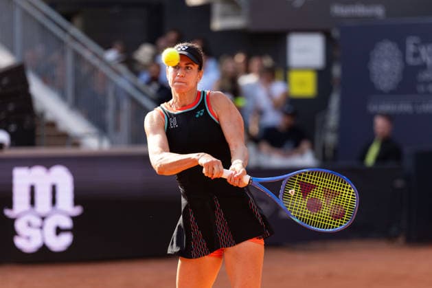 Anna Bondar (HUN) im Bild am Ball, Aktion, Matchpoint, GER, Elina Awanessjan vs Anna Bondar, Tennis, MSC Hamburg Ladies Open WTA, Tennis Damen 250, Halbfinale, 25.07.2026 GER, Elina Awanessjan vs Anna Bondar, Tennis, MSC Hamburg Ladies Open WTA 250, Halbfinale, 25.07.2026 Hamburg *** Anna Bondar (HUN) pictured at the net, action, match point, GER, Elina Awanessjan vs. Anna Bondar, tennis, MSC Hamburg Ladies Open WTA 250, semifinals, July 25, 2026, GER, Elina Awanessjan vs. Anna Bondar, tennis, MSC Hamburg Ladies Open WTA 250, semifinals, July 25, 2026, Hamburg Copyright: xEibner-Pressefoto MaxxVincenx EP_MVN
