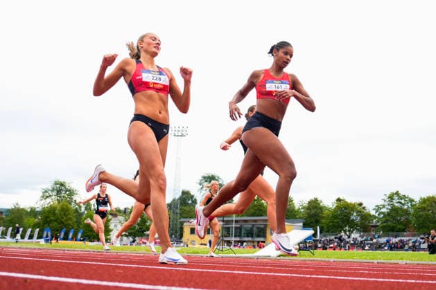 Norgesmesterskapet for friidrett 2026 Trondheim 20260725. Kaisa Sol Fagerland fra IL Skjalg (t.v) og Hannah Rebekah Murai-Ubby fra IL I BUL i ovelsen 200 m semifinale kvinner under NM i friidrett pa Trondheim Stadion lordag. Foto: Beate Oma Dahle NTB Trondheim Norge EDITORIAL USE ONLY. RESTRICTED USE FOR BETTING COMPANIES Ref:_SPObizzinbkmwc.jpg *** 2026 Norwegian Track and Field Championships, Trondheim, July 25, 2026: Kaisa Sol Fagerland of IL Skjalg (left) and Hannah Rebekah Murai Ubby of IL I BUL in the women’s 200-meter semifinal at the Norwegian Track and Field Championships at Trondheim Stadium on Saturday. Photo: Beate Oma Dahle, NTB, Trondheim, Norway. EDITORIAL USE ONLY. RESTRICTED USE FOR BETTING COMPANIES  Copyright: xBeatexOmaxDahlex xNTBx