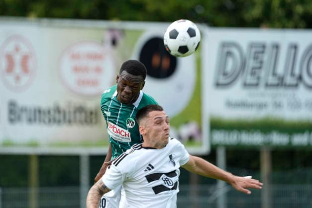 Foto : Joel Chinaemerem AMADI (Lübeck) gegen Mika Kieselbach (Heide in weiss) Fussball Landespokal Schleswig Holstein;, Viertelfinale am Sa. 25.07.2026 Heider SV - VfB Lübeck *** Photo: Joel Chinaemerem AMADI (Lübeck) vs. Mika Kieselbach (Heide) in white – Schleswig-Holstein State Soccer Cup, Quarterfinals on Sat, July 25, 2026 – Heider SV vs. VfB Lübeck