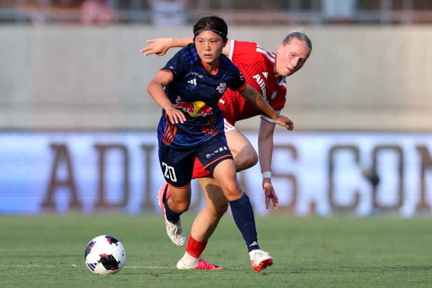 (L-R) Mai Kadowaki (Ardija), Franziska Kett (FC Bayern), JULY 25, 2026 - Football Soccer : Allianz Women s Tour 2026 match between RB Omiya Ardija and FC Bayern Munich at NACK5 Stadium in Saitama, Japan.  aflo_339098519 NaokixNishimurax